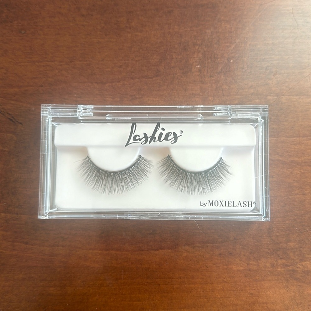 1 pair 100% silk Lashes by Moxie Lash and 1 pair of magnetic Velour lashes
